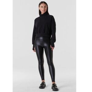 Noli Yoga - Women’s Black Luxurious Sweatshirt